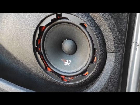 Замена динамиков в Renault Sandero на DL Audio Gryphon Pro Midbass 165